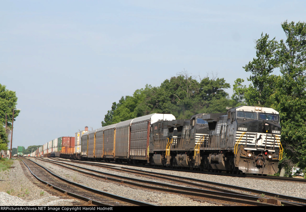 NS 8449 leads a long train 214 northbound